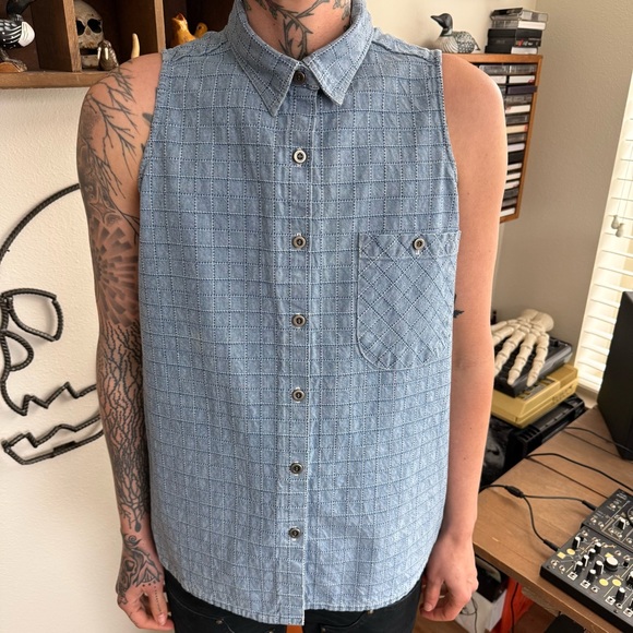 💀 SOLD 💀 Vintage 80s Denim Sleeveless Embroidered Grid Button Down Shirt USA ~ S - Picture 3 of 8